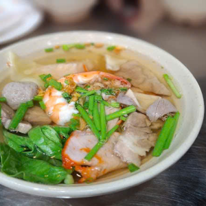Mì hoành thánh thập cẩm 